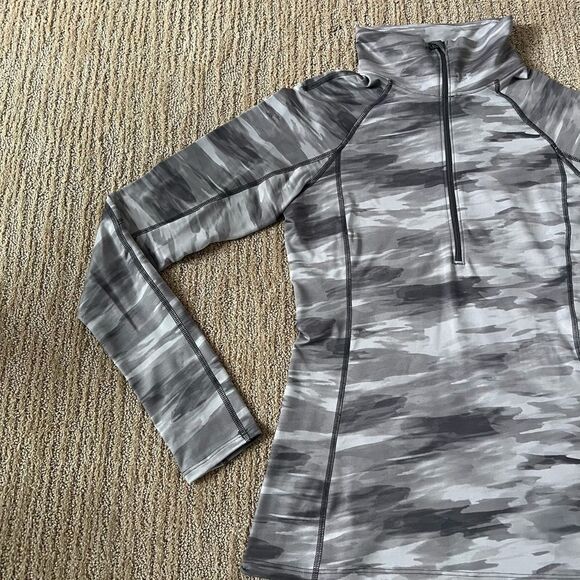Under Armour Grey Patterned Athletic 1/4 Zip Workout Jacket - Picture 2 of 6